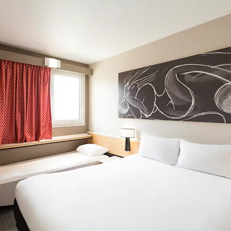 Ibis Centre La Hotel 3*