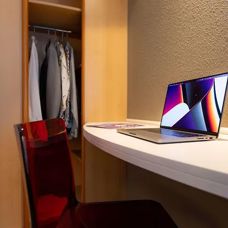 Ibis Centre La 3*