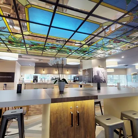 Ibis Centre La 3*